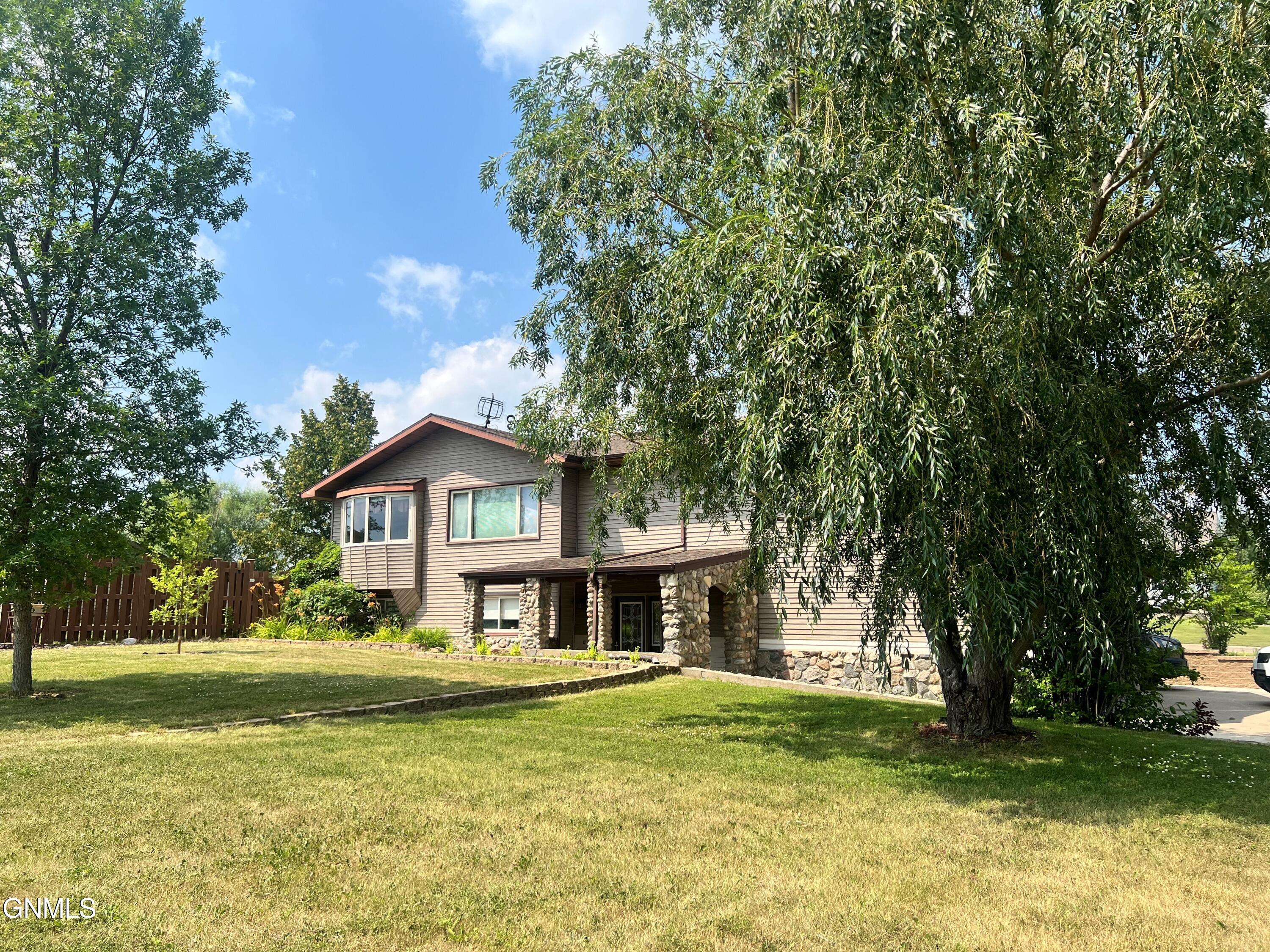 6th Ave, Beulah, ND 58523