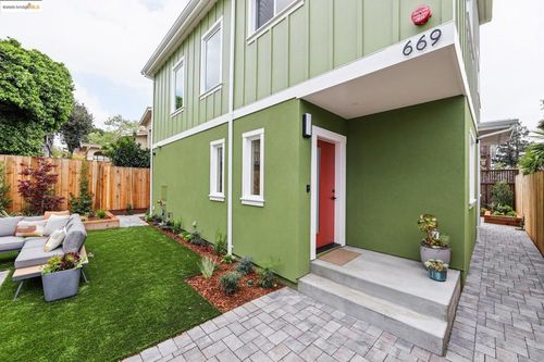 669 Alcatraz Ave, Oakland, CA, 94609-1005 | Card Image