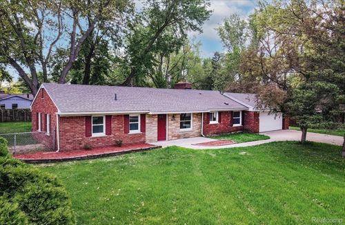 2365 Middlebelt Rd, West Bloomfield, MI, 48324-1840 | Card Image