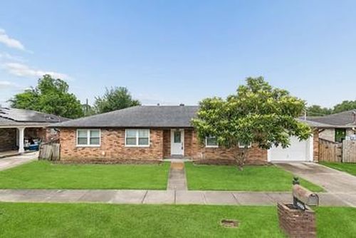 2217 Blanchard Dr, Chalmette, LA, 70043-5706 | Card Image