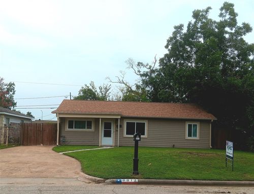 8913 Linda Vista Rd, Houston, TX, 77078-4015 | Card Image