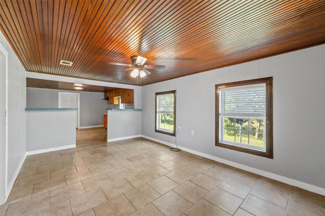 1560 Roadrunner Trl, House other with 3 bedrooms, 2 bathrooms and null parking in Riesel TX | Image 5