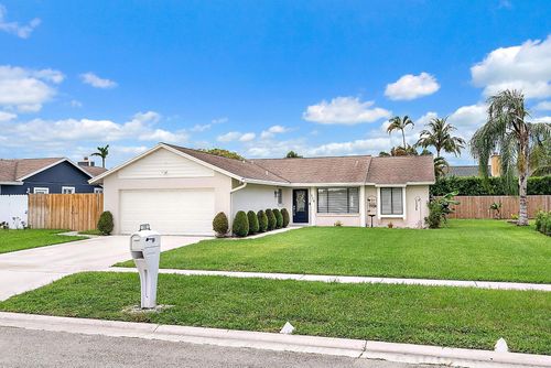 110 Parkwood Dr, Royal Palm Beach, FL, 33411-8258 | Card Image