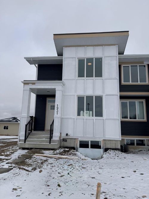 1931 Mccaskill Dr, Crossfield, AB, T0M0S0 | Card Image