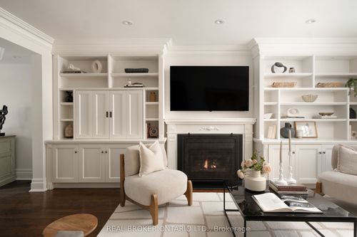 37 Wilgar Rd, Etobicoke, ON, M8X1J6 | Card Image