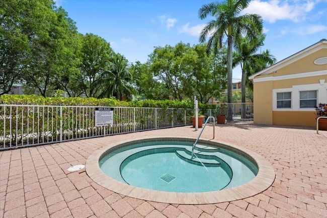 1005 Shoma Dr, Condo with 3 bedrooms, 2 bathrooms and null parking in Royal Palm Beach FL | Image 21