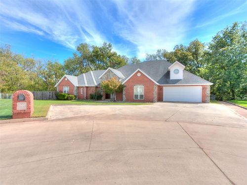 1507 Berkshire Pl, Shawnee, OK, 74804-2318 | Card Image
