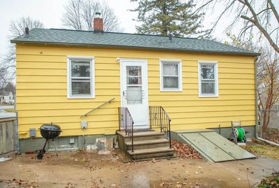 815 4th St Nw, House other with 2 bedrooms, 1 bathrooms and null parking in Waverly IA | Image 3