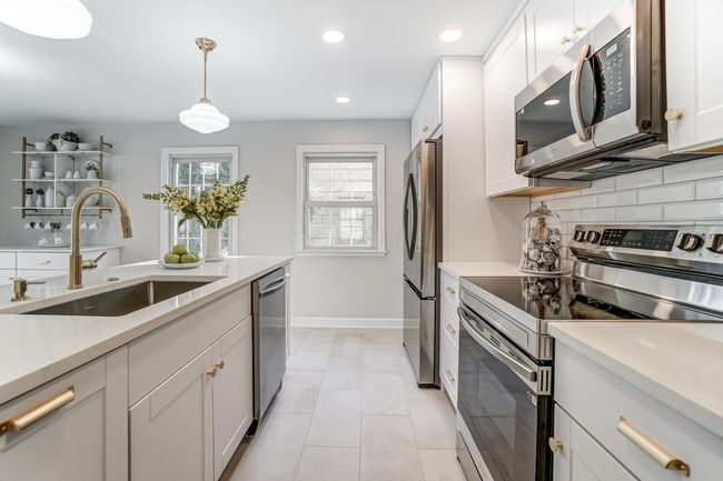 2551 Caroline Ave, House other with 4 bedrooms, 3 bathrooms and null parking in Bexley OH | Image 7
