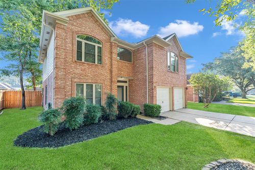 18 Dover Dr, Conroe, TX, 77304-2748 | Card Image