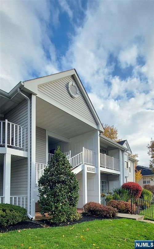 1060 Ash Dr, Mahwah, NJ, 07430-2361 | Card Image