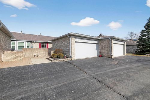 48564 Hudson Bay Ct, Shelby Township, MI, 48315-4275 | Card Image