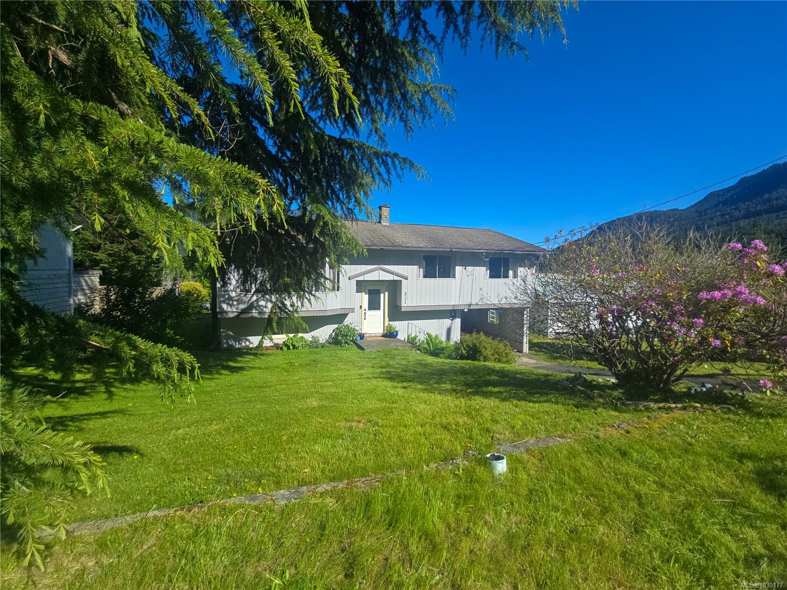 Residential in Sayward