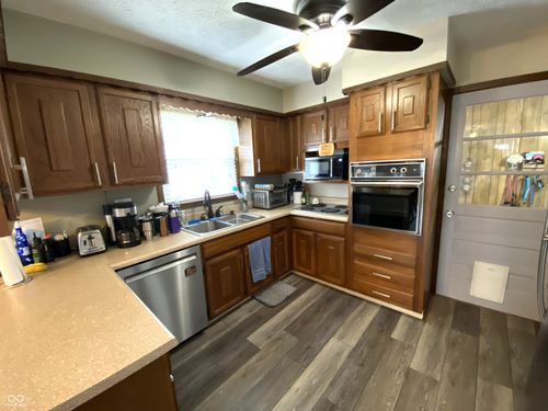 216 S 7th Ave, Beech Grove, IN, 46107-1935 | Card Image