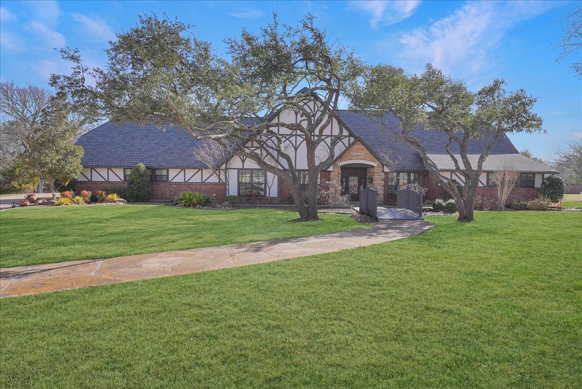 Residential in Oak Leaf 3