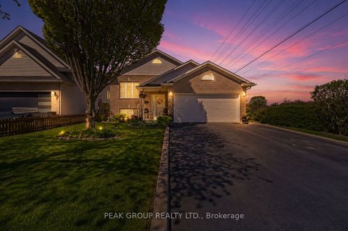 7876 Charnwood Ave, Niagara Falls, ON, L2H3E2 | Card Image