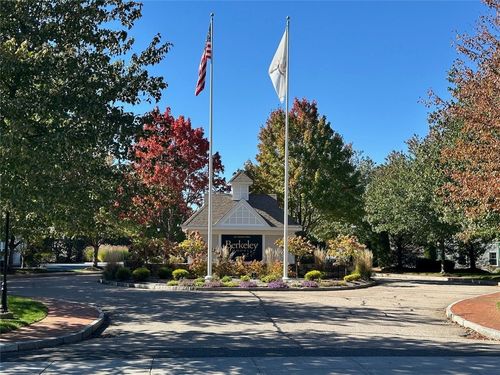 2f-500 Mendon Rd, Cumberland, RI, 02864-6220 | Card Image