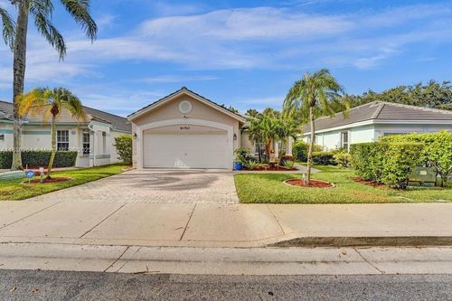 9010 Lake Park Cir N, Davie, FL, 33328-7003 | Card Image