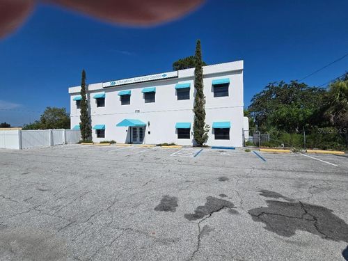 3715 Us Highway 19, NEW PORT RICHEY, FL, 34652-6151 | Card Image