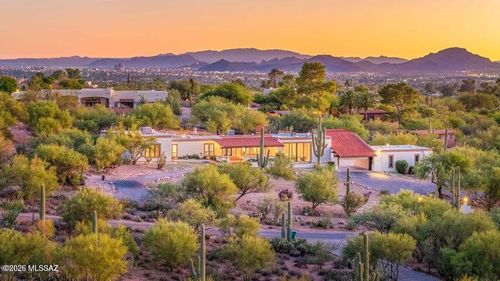 2940 E Camino Juan Paisano, Tucson, AZ, 85718-4202 | Card Image