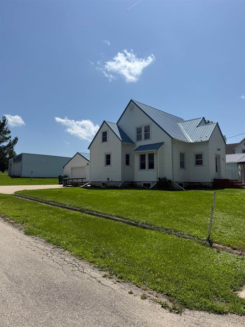 501 S Main St, FARMERSBURG, IA, 52047-4405 | Card Image