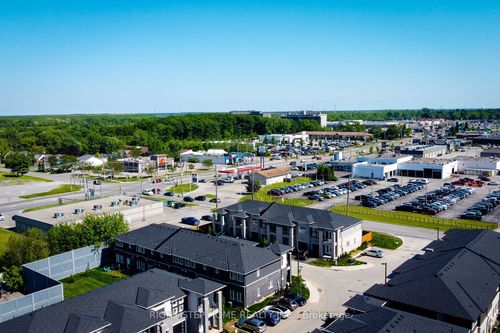 9 Mann Trail, Welland, ON, L3C0K2 | Card Image