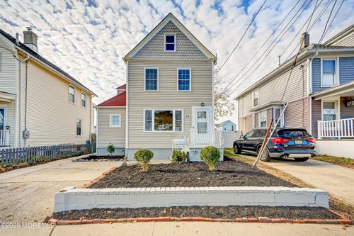 14 Cedar St, Keyport, NJ, 07735-1702 | Card Image
