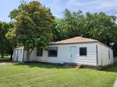 1213 Sw F Avenue, House other with 3 bedrooms, 1 bathrooms and null parking in Lawton OK | Image 2