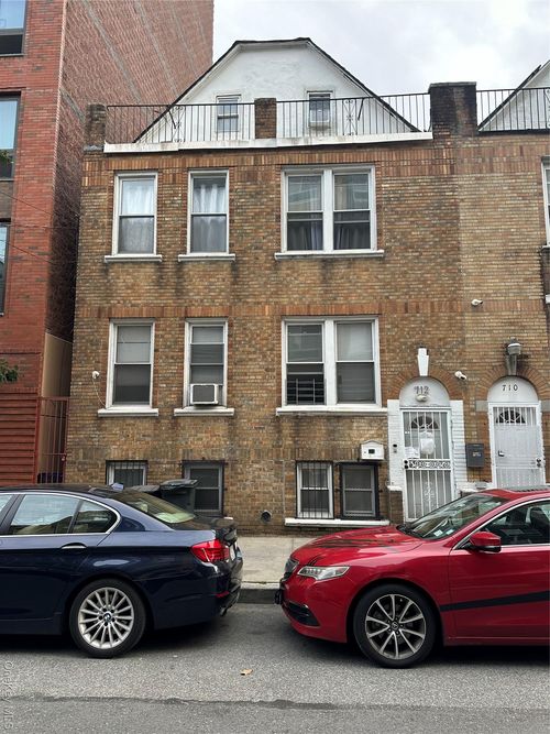 712 211th St, Bronx, NY, 10467-6002 | Card Image