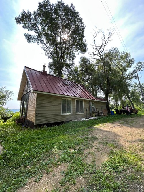 911 Mississippi Ln, Brownsville, MN, 55919-8807 | Card Image