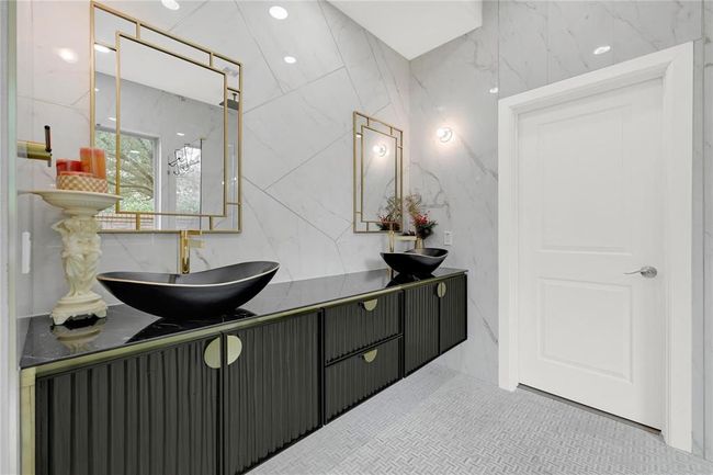 Bathroom | Image 24