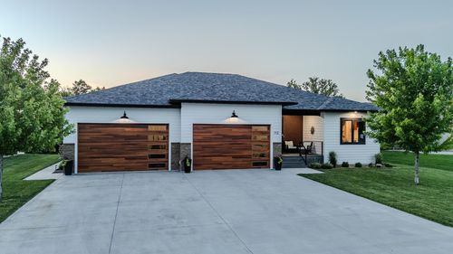 112 W Bay Rd, Lake Park, IA, 51347-1062 | Card Image