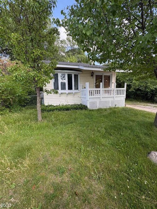 182 River Trail Dr, Bay City, MI, 48706-1839 | Card Image