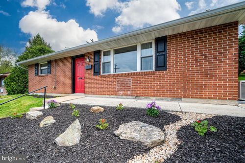 1392 New Holland Rd, Reading, PA, 19607-2148 | Card Image