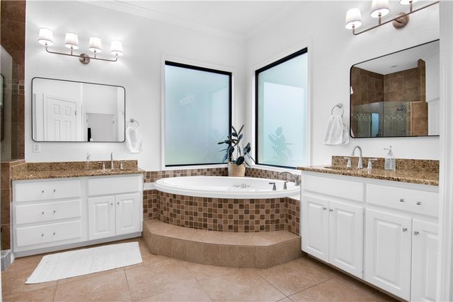 20 Hedgebrook Way, House other with 4 bedrooms, 3 bathrooms and 7 parking in The Hills TX | Image 25