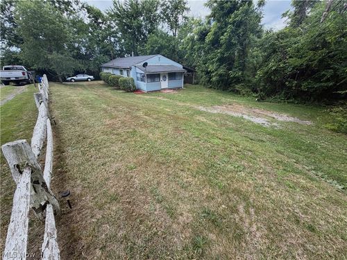 1129 Oliver St, East Liverpool, OH, 43920-1755 | Card Image