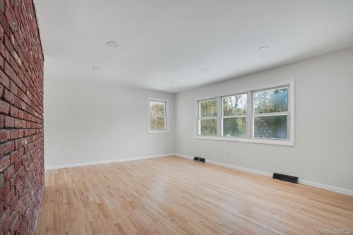 629 Twin Arch Rd, Rock Tavern, NY, 12575-5324 | Card Image