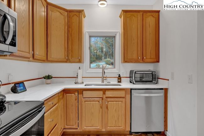 201 - 164 Evergreen Springs Ct, Condo with 2 bedrooms, 3 bathrooms and null parking in Blowing Rock NC | Image 5