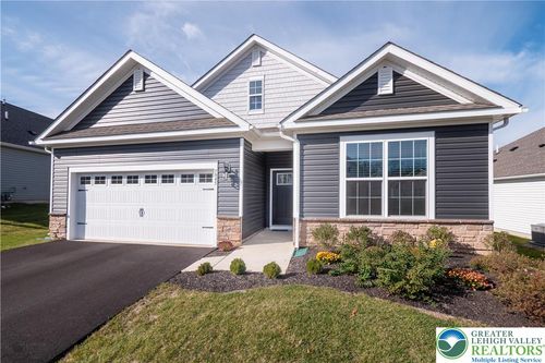 7945 Golden Ln, Breinigsville, PA, 18031-8747 | Card Image