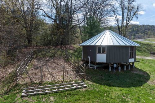 757 Weatherhead Hollow Rd, Guilford, VT, 05301-5201 | Card Image