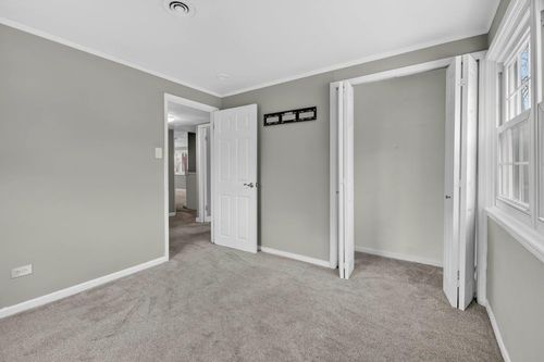 5016 Oak Center Dr, Oak Lawn, IL, 60453-3938 | Card Image