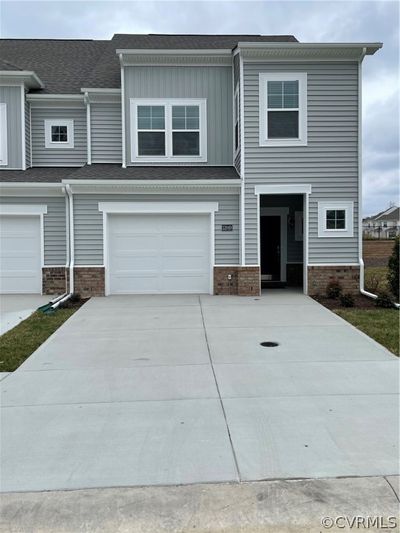 END UNIT TOWNHOME IS UNDER CONSTRUCTION - Photo is from builder's library and shown as an example only (colors, features and options will vary). | Image 2