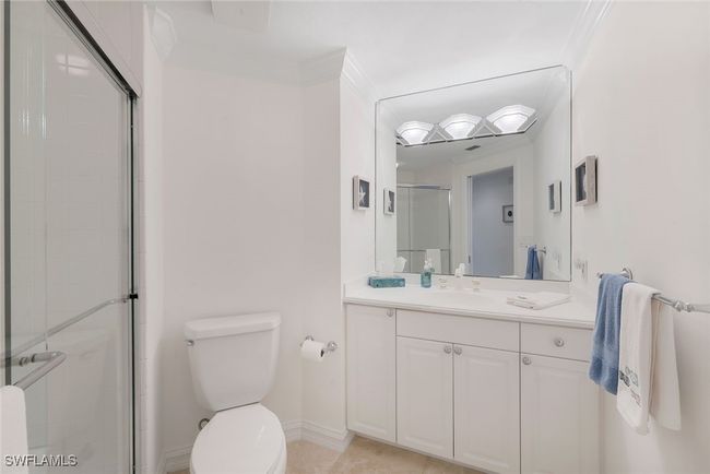 Bathroom off Hallway | Image 21