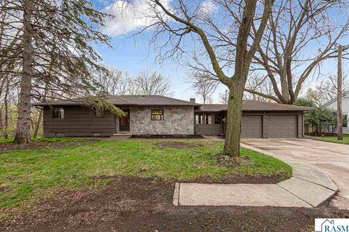 1304 Noretta Dr, North Mankato, MN, 56003-3421 | Card Image