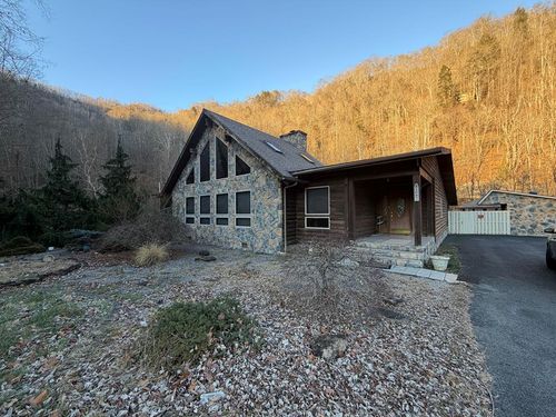 1087 Greenhouse Cir, Oakwood, VA, 24631 | Card Image