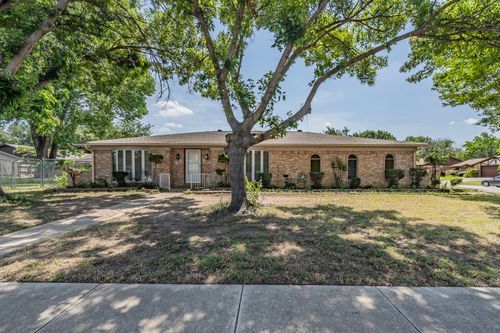2863 Hitson Ln, Fort Worth, TX, 76112-6046 | Card Image