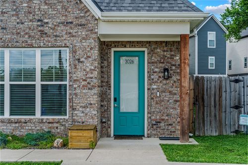 3026 Old Farmington Rd, Fayetteville, AR, 72704-8727 | Card Image