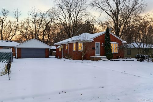 26541 W 6 Mile Rd, Redford, MI, 48240-2210 | Card Image