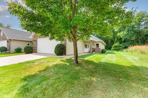 1822 Bohmbach Dr, Red Wing, MN, 55066-3568 | Card Image