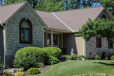 View of front facade featuring a front yard | Image 1